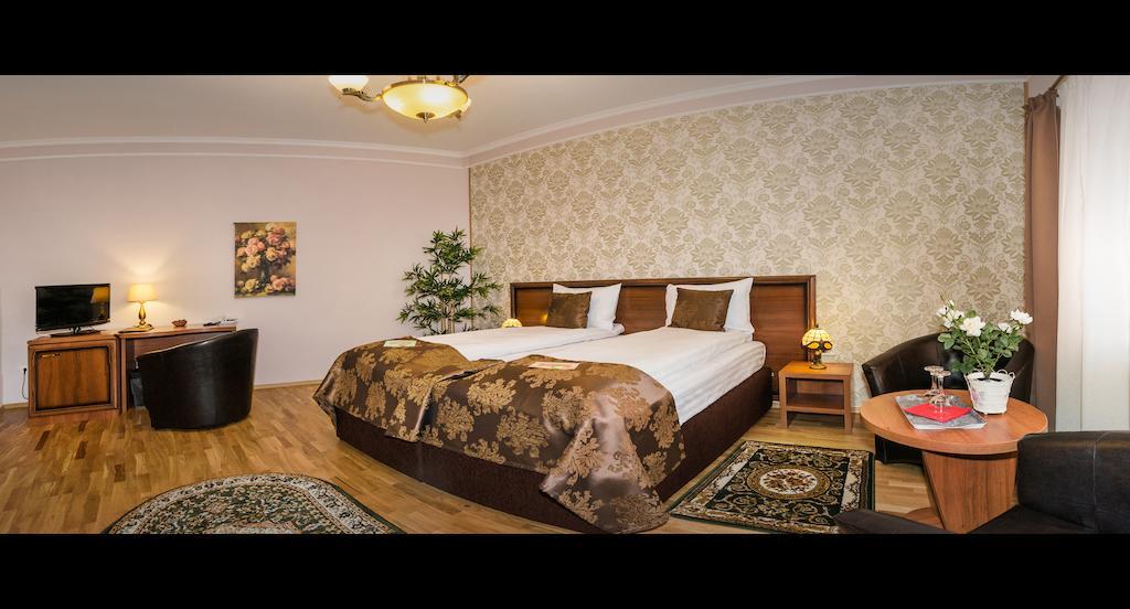 Hotel Bulevard Sighisoara Room photo